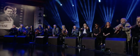 WATCH: Emotional tribute show to Gay Byrne ends with moving rendition of The Parting Glass