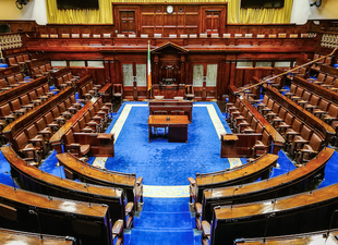 The Dail has agreed to a nationwide moment of applause for frontline workers tonight