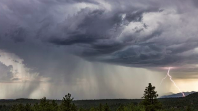 A thunderstorm warning has been issued for the whole of Ireland