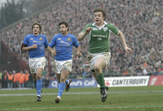 Young fan delighted after Brian O’Driscoll’s reassurance that glasses won’t dash his sporting dreams