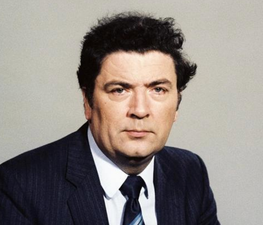 Derry Girls writer leads the tributes to the late John Hume