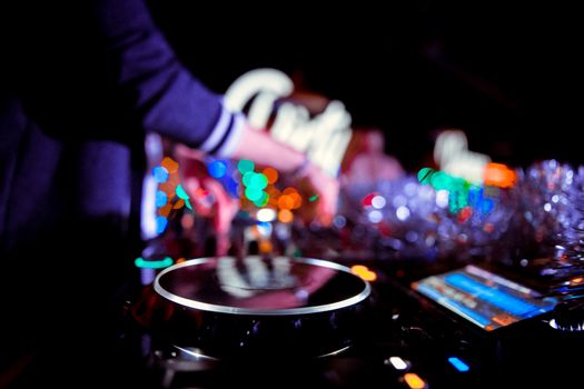 TUD students! We're hosting a live DJ set exclusively for you guys!