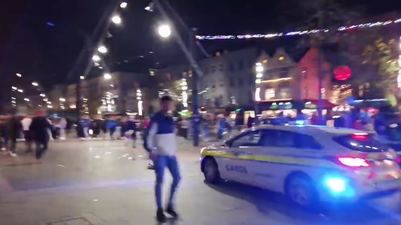 Video shows Gardai breaking up massive crowds in Cork City last night