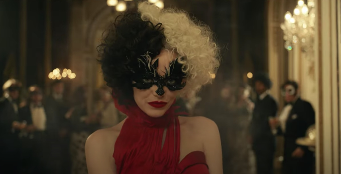 still of Emma Stone from the cruella trailer