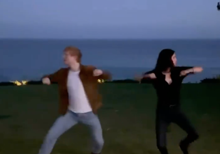 WATCH: Courteney Cox recreates “The Routine” with Ed Sheeran in place of David Schwimmer