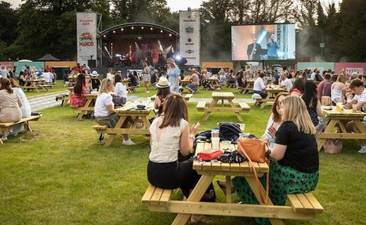 There’s socially distanced stand-up coming to Kildare!