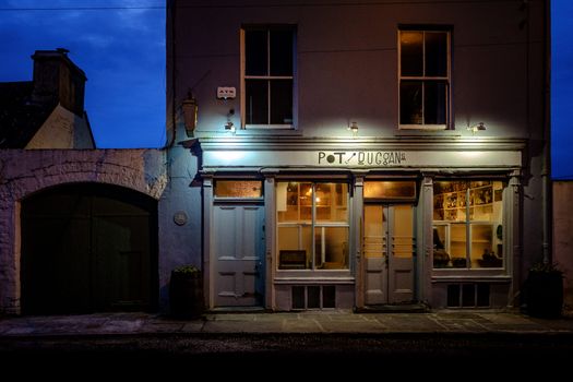 exterior of Pot Duggans restaurant at night