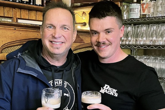 Garth Brooks gives impromptu performance at this Dingle pub