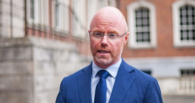 minister health hospitals