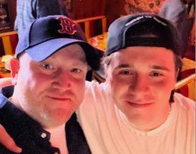 Irish lads miss their flight home from LA, end up having pints with Brooklyn Beckham and Selena Gomez